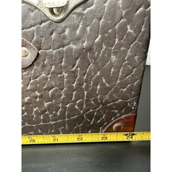 Antique Belber Luggage Trunk – 1920s-30s Wardrobe Trunk with Original Hardware - Picture 7 of 13